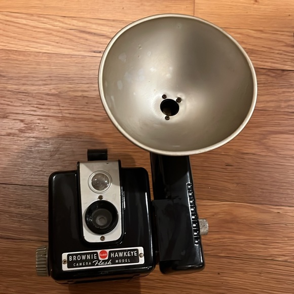 Brownie Hawkeye camera - Picture 2 of 4